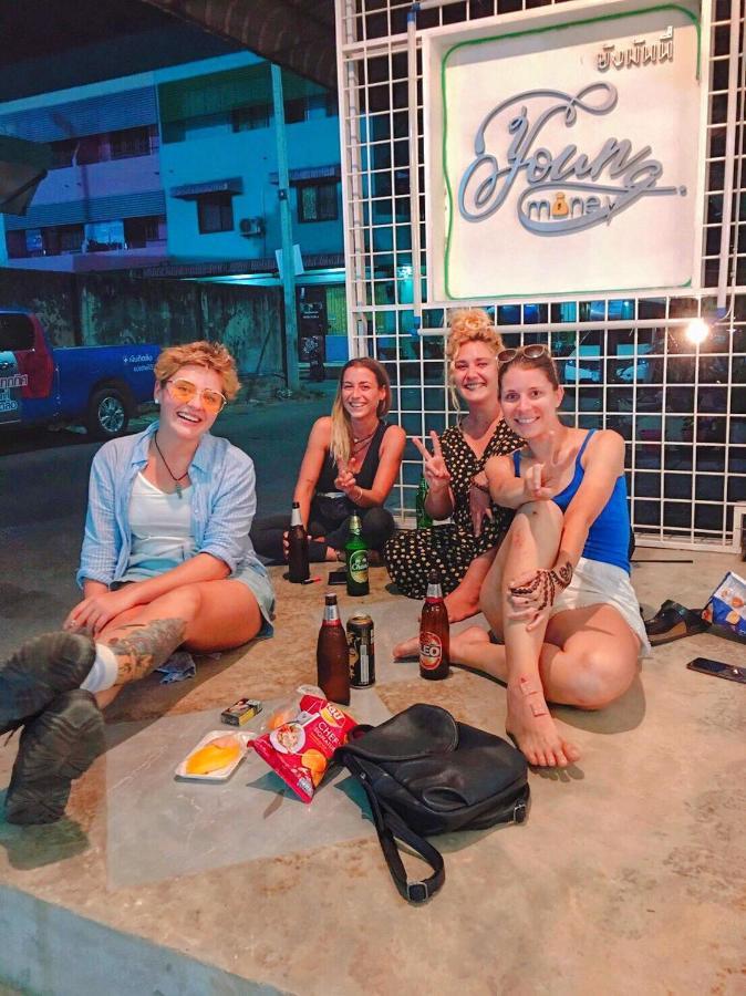 Young Money Hostel Surat Thani Esterno foto